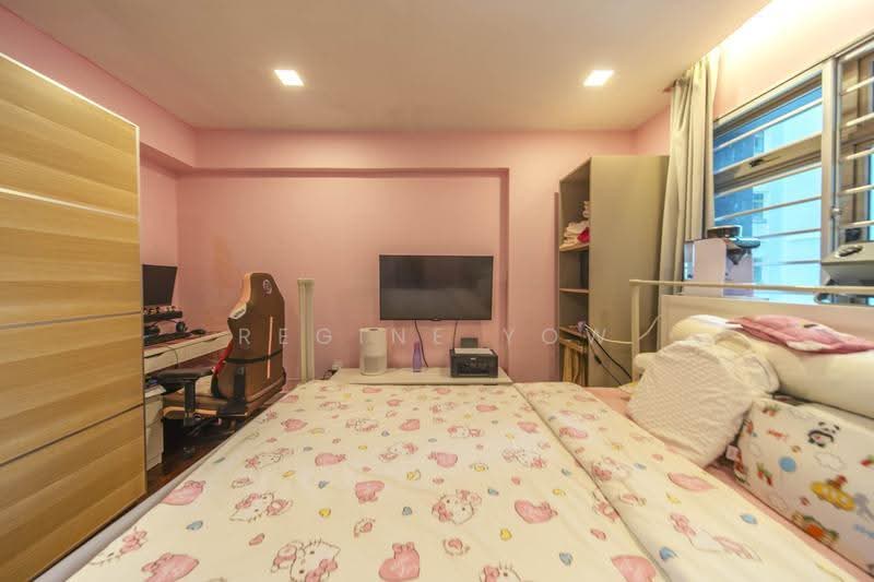 160B Punggol Central, 160B Punggol Central, Hougang / Punggol / Sengkang, 3 Bedrooms, 1,012 sqft, HDB Flat For Sale, by Regine Yow, 500298333 - Bedroom - PropertyGuru.com.sg