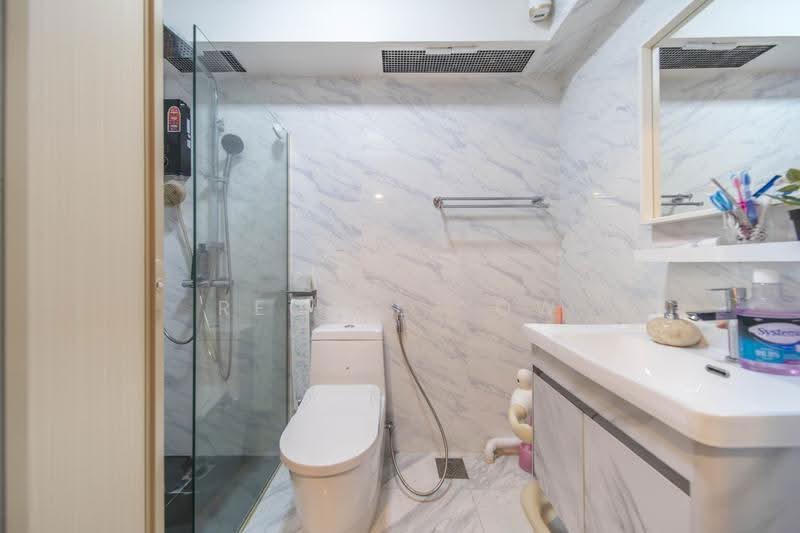 160B Punggol Central, 160B Punggol Central, Hougang / Punggol / Sengkang, 3 Bedrooms, 1,012 sqft, HDB Flat For Sale, by Regine Yow, 500298333 - Bathroom - PropertyGuru.com.sg