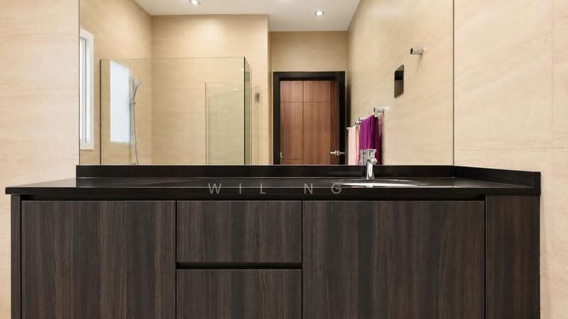 Detached with Wide Frontage of 13m Within Exclusive Bungalow Zoning 1km to MGS, Holland Green, Jalan Lim Tai See, Holland Grove View, Bukit Timah, Holland Road, Tanglin / Holland / Bukit Timah, 5 Bedrooms, 4,300 sqft, Detached House For Sale, by Wil Ng, 500298347 - Bathroom - PropertyGuru.com.sg