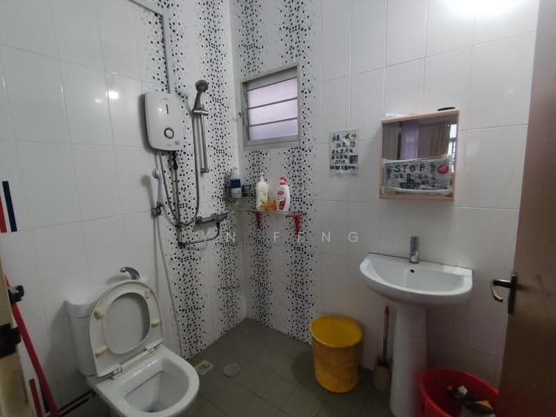 327C Sumang Walk, 327C Sumang Walk, Hougang / Punggol / Sengkang, Room Rental, 732 sqft, HDB Flat For Rent, by Lyn Feng, 500298364 - Bathroom - PropertyGuru.com.sg