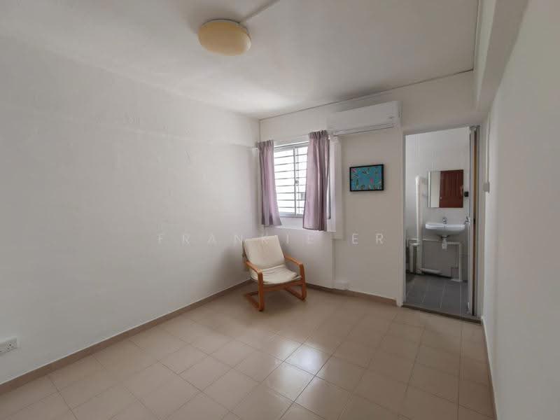 224 Serangoon Avenue 4, 224 Serangoon Avenue 4, Hougang / Punggol / Sengkang, 3 Bedrooms, 980 sqft, HDB Flat For Sale, by Frankie Er, 500298389 - Living Room - PropertyGuru.com.sg