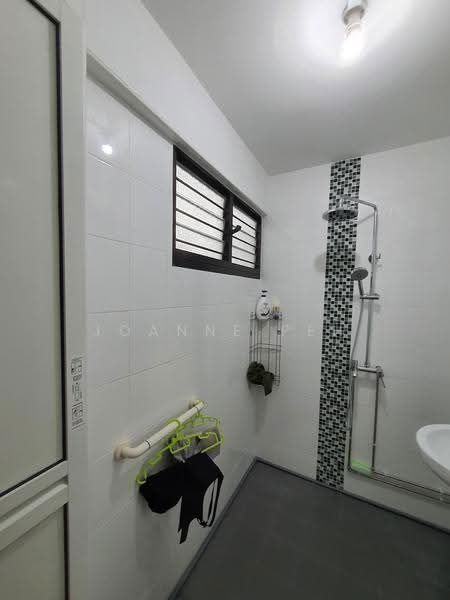 513 Hougang Avenue 10, 513 Hougang Avenue 10, Hougang / Punggol / Sengkang, 3 Bedrooms, 904 sqft, HDB Flat For Rent, by Joanne Peh, 500298432 - Bathroom - PropertyGuru.com.sg