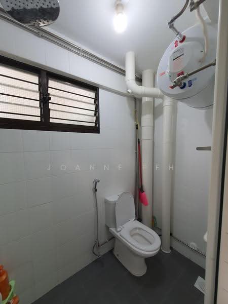 513 Hougang Avenue 10, 513 Hougang Avenue 10, Hougang / Punggol / Sengkang, 3 Bedrooms, 904 sqft, HDB Flat For Rent, by Joanne Peh, 500298432 - Bathroom - PropertyGuru.com.sg