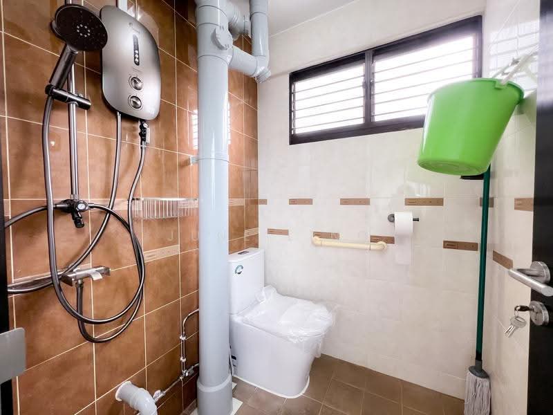 110 Woodlands Street 13, 110 Woodlands Street 13, Admiralty / Woodlands, Room Rental, 120 sqft, HDB Flat For Rent, by June Ling, 500298468 - Bathroom - PropertyGuru.com.sg