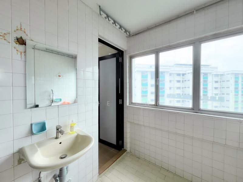 110 Woodlands Street 13, 110 Woodlands Street 13, Admiralty / Woodlands, Room Rental, 120 sqft, HDB Flat For Rent, by June Ling, 500298468 - Bathroom - PropertyGuru.com.sg