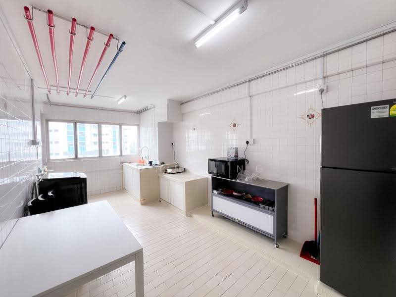 110 Woodlands Street 13, 110 Woodlands Street 13, Admiralty / Woodlands, Room Rental, 120 sqft, HDB Flat For Rent, by June Ling, 500298468 - Kitchen - PropertyGuru.com.sg
