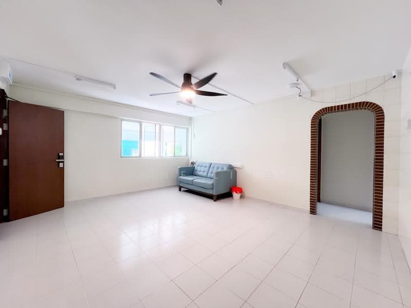 110 Woodlands Street 13, 110 Woodlands Street 13, Admiralty / Woodlands, Room Rental, 120 sqft, HDB Flat For Rent, by June Ling, 500298468 - Living Room - PropertyGuru.com.sg
