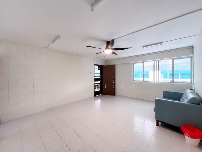 110 Woodlands Street 13, 110 Woodlands Street 13, Admiralty / Woodlands, Room Rental, 120 sqft, HDB Flat For Rent, by June Ling, 500298468 - Living Room - PropertyGuru.com.sg