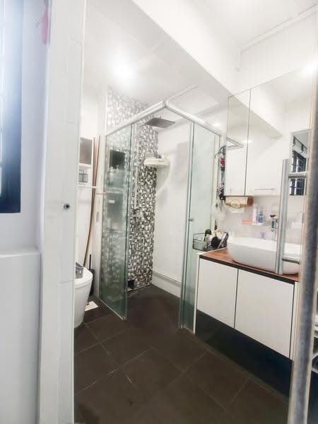 572 Ang Mo Kio Avenue 3, 572 Ang Mo Kio Avenue 3, Ang Mo Kio / Bishan / Thomson, 2 Bedrooms, 990 sqft, HDB Flat For Rent, by Loh Tuck Keong, 500298475 - Bathroom - PropertyGuru.com.sg