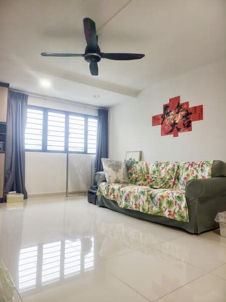 572 Ang Mo Kio Avenue 3, 572 Ang Mo Kio Avenue 3, Ang Mo Kio / Bishan / Thomson, 2 Bedrooms, 990 sqft, HDB Flat For Rent, by Loh Tuck Keong, 500298475 - Living Room - PropertyGuru.com.sg