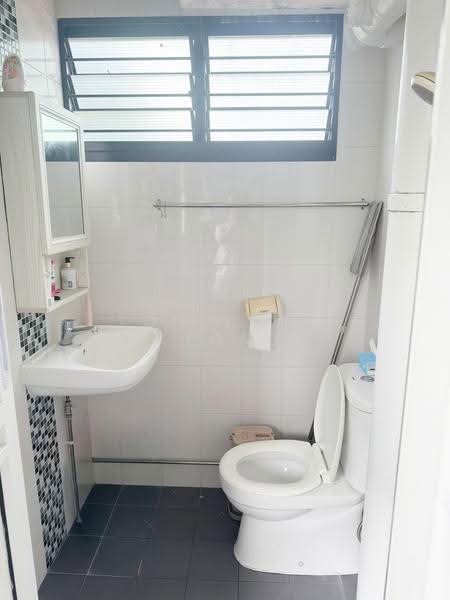 465 Ang Mo Kio Avenue 10, 465 Ang Mo Kio Avenue 10, Ang Mo Kio / Bishan / Thomson, 3 Bedrooms, 990 sqft, HDB Flat For Sale, by Loh Tuck Keong, 500298492 - Bathroom - PropertyGuru.com.sg