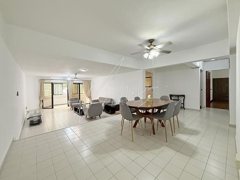 Living / Dining Area