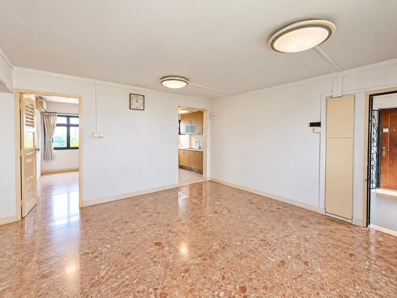 228 Lorong 8 Toa Payoh, 228 Lorong 8 Toa Payoh, Balestier / Toa Payoh, 3 Bedrooms, 883 sqft, HDB Flat For Sale, by Theresa Lim, 500298513 - Living Room - PropertyGuru.com.sg