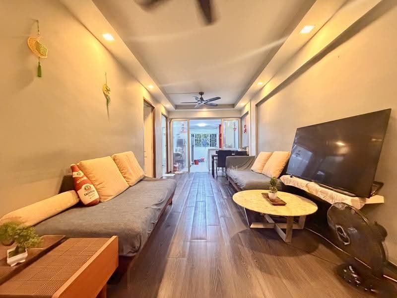 102 Bedok Reservoir Road, 102 Bedok Reservoir Road, Bedok / Upper East Coast, 2 Bedrooms, 721 sqft, HDB Flat For Sale, by Jimmy Ng, 500298603 - Living Room - PropertyGuru.com.sg