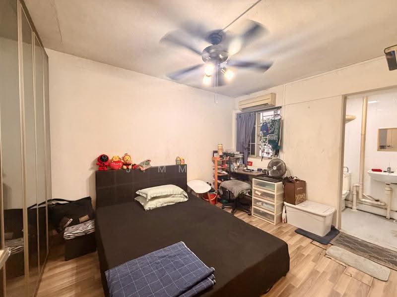 102 Bedok Reservoir Road, 102 Bedok Reservoir Road, Bedok / Upper East Coast, 2 Bedrooms, 721 sqft, HDB Flat For Sale, by Jimmy Ng, 500298603 - Master Bedroom - PropertyGuru.com.sg