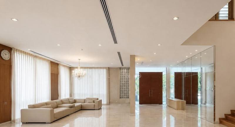 Tanglin Hill GCB Framed By Greenery & City Skyline, Tanglin Hill/ Chatsworth/ Ridley Park/ Jervois, Tanglin / Holland / Bukit Timah, 6 Bedrooms, 8,000 sqft, Good Class Bungalow For Sale, by Wil Ng, 500298614 - Living Room - PropertyGuru.com.sg