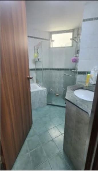 Yew Mei Green, 50 Choa Chu Kang North 6, Dairy Farm / Bukit Panjang / Choa Chu Kang, 4 Bedrooms, 1,410 sqft, Condominium For Rent, by Sherin Loh, 500298639 - Bathroom - PropertyGuru.com.sg