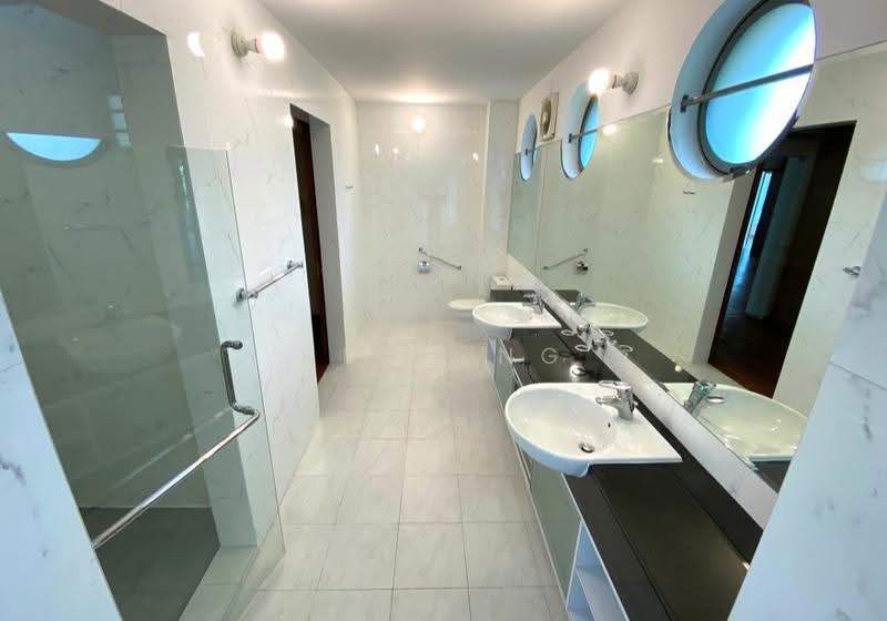 King Albert Park GCB, Tanglin / Holland / Bukit Timah, 4 Bedrooms, 10,225 sqft, Good Class Bungalow For Rent, by Ruth Ng, 500298642 - Bathroom - PropertyGuru.com.sg
