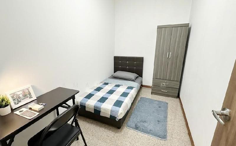 Queens, 10 Stirling Road, Alexandra / Commonwealth, Room Rental, 80 sqft, Condominium For Rent, by Amanda Kum, 500298643 - Bedroom - PropertyGuru.com.sg