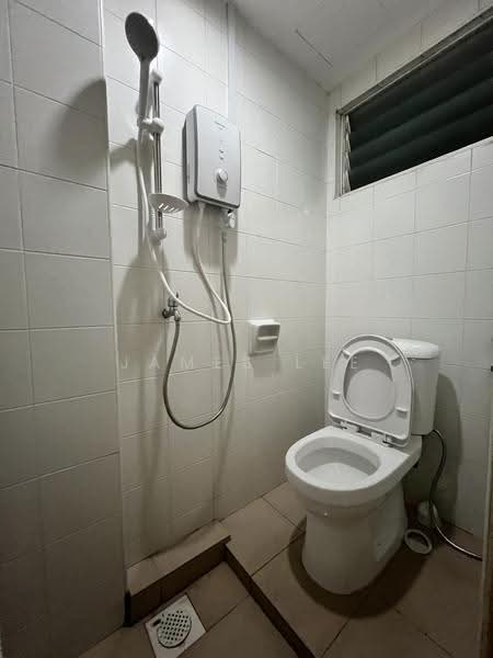 Dawn Ville, 1 Butterworth Lane, East Coast / Marine Parade, Room Rental, 40 sqft, Apartment For Rent, by James Lee, 500298663 - Bathroom - PropertyGuru.com.sg