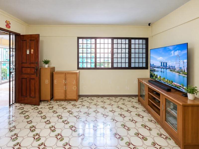 93 Bedok North Avenue 4, 93 Bedok North Avenue 4, Bedok / Upper East Coast, 3 Bedrooms, 990 sqft, HDB Flat For Sale, by Benjamin Tan Boo Tian, 500298678 - Living Room - PropertyGuru.com.sg