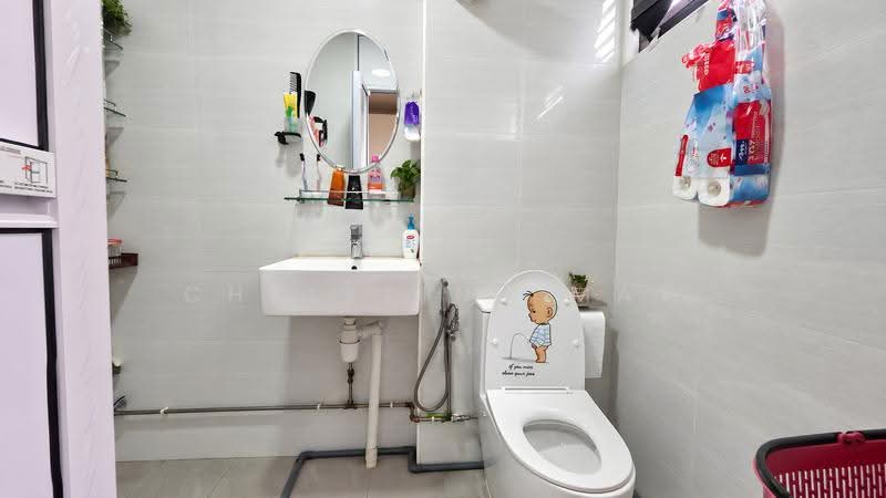 402 Fajar Road, 402 Fajar Road, Dairy Farm / Bukit Panjang / Choa Chu Kang, 3 Bedrooms, 1,119 sqft, HDB Flat For Sale, by Christina May, 500298770 - Bathroom - PropertyGuru.com.sg