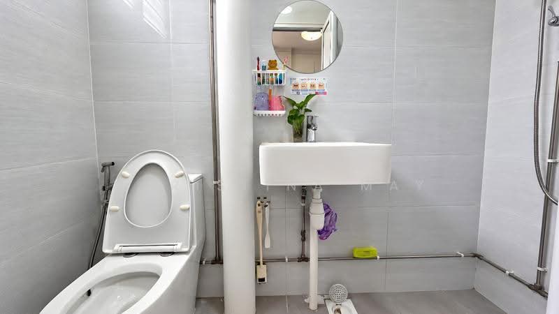 402 Fajar Road, 402 Fajar Road, Dairy Farm / Bukit Panjang / Choa Chu Kang, 3 Bedrooms, 1,119 sqft, HDB Flat For Sale, by Christina May, 500298770 - Bathroom - PropertyGuru.com.sg