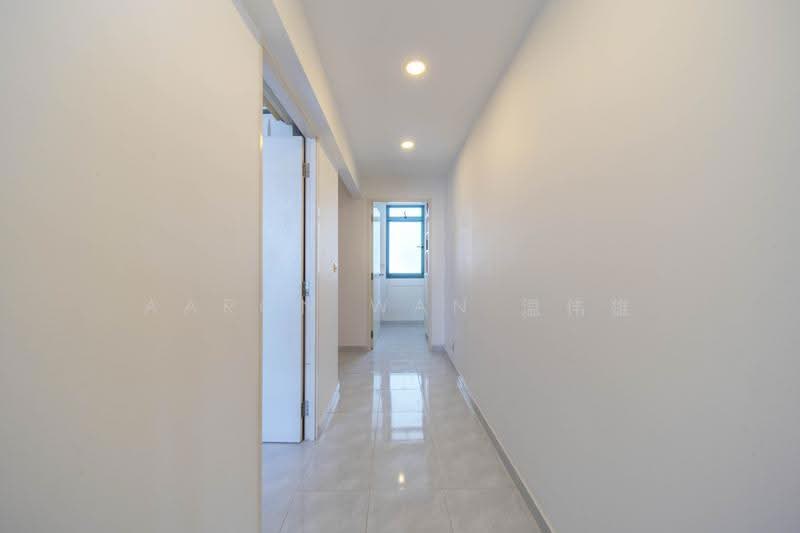 181 Edgefield Plains, 181 Edgefield Plains, Hougang / Punggol / Sengkang, 4 Bedrooms, 1,377 sqft, HDB Flat For Sale, by Aaron Wan 温伟雄, 500298789 - Corridor - PropertyGuru.com.sg