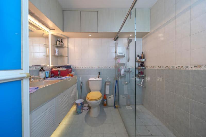 181 Edgefield Plains, 181 Edgefield Plains, Hougang / Punggol / Sengkang, 4 Bedrooms, 1,377 sqft, HDB Flat For Sale, by Aaron Wan 温伟雄, 500298789 - Bathroom - PropertyGuru.com.sg