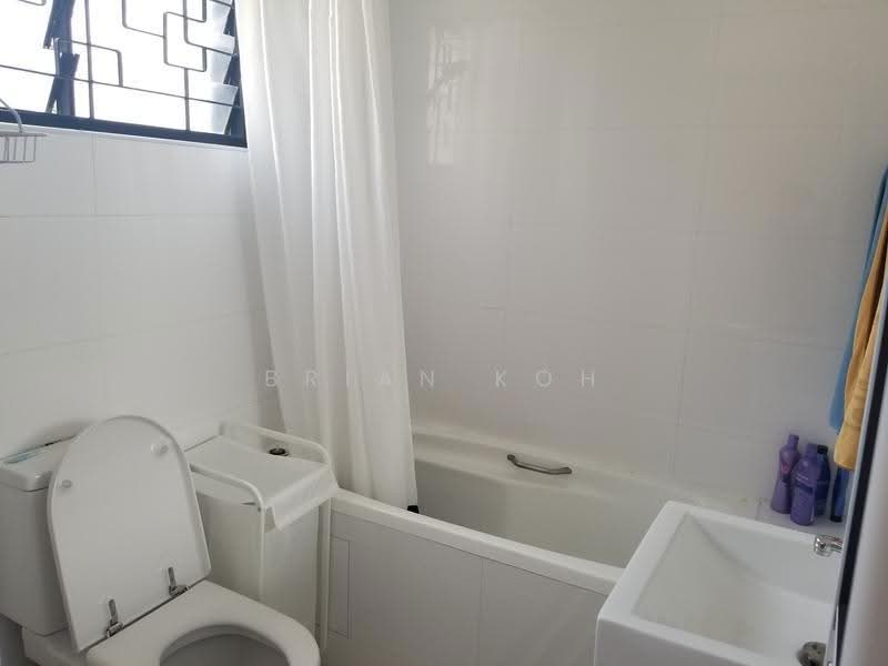 JALAN MERAH SAGA, JALAN MERAH SAGA, Tanglin / Holland / Bukit Timah, 5 Bedrooms, 2,400 sqft, Semi-Detached House For Rent, by Brian Koh, 500298806 - Bathroom - PropertyGuru.com.sg