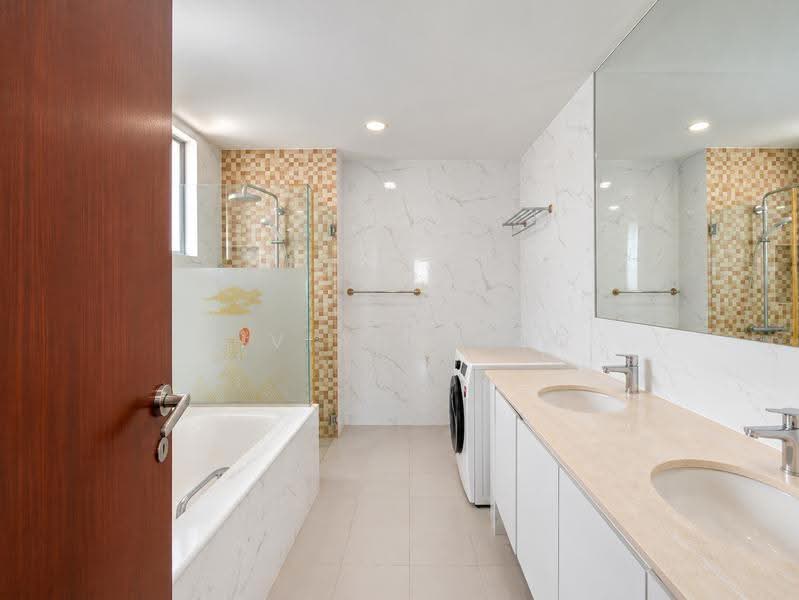 Duchess Crest, 84 Duchess Avenue, Tanglin / Holland / Bukit Timah, 4 Bedrooms, 1,744 sqft, Condominium For Sale, by Vivian Zhao, 500298807 - Bathroom - PropertyGuru.com.sg