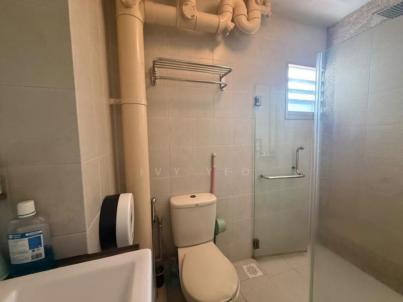 221 Ang Mo Kio Avenue 1, 221 Ang Mo Kio Avenue 1, Ang Mo Kio / Bishan / Thomson, 3 Bedrooms, 1,098 sqft, HDB Flat For Sale, by Ivy Yeo, 500298815 - Bathroom - PropertyGuru.com.sg