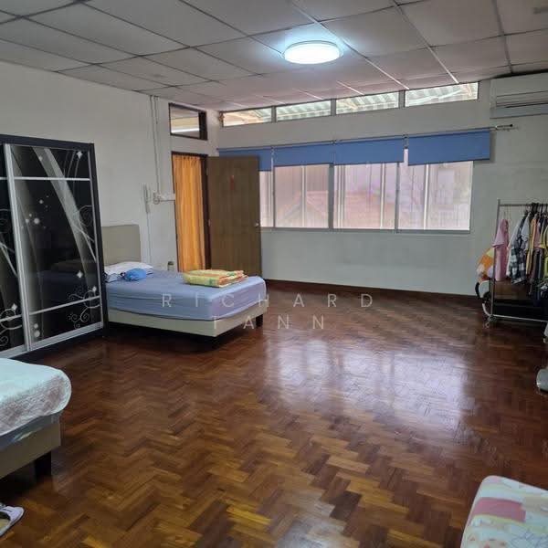District 13/ Macpherson, Jln Anggerek/Jln Belangkas/Jln Chengkek/Jln Jermin/Jln Mawar/Jln Melati/Jln Melor/Jln Raya/Jln Sikudangan/Happy Ave Central, Macpherson / Potong Pasir, 5 Bedrooms, 4,000 sqft, Semi-Detached House For Sale, by Richard Tann, 500298817 - Bedroom - PropertyGuru.com.sg