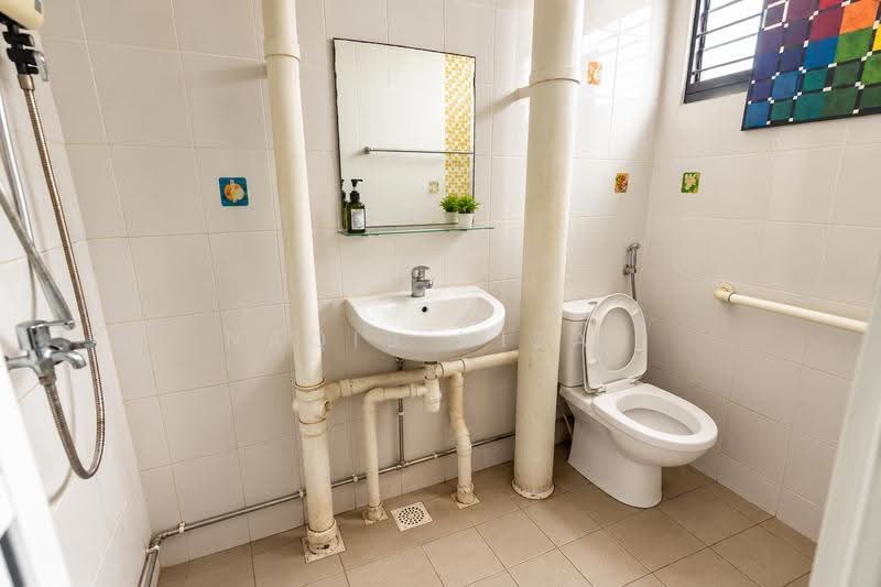 467 Tampines Street 44, 467 Tampines Street 44, Pasir Ris / Tampines, 3 Bedrooms, 1,130 sqft, HDB Flat For Sale, by Naqib Nizar, 500298825 - COMMON BATHROOM - PropertyGuru.com.sg