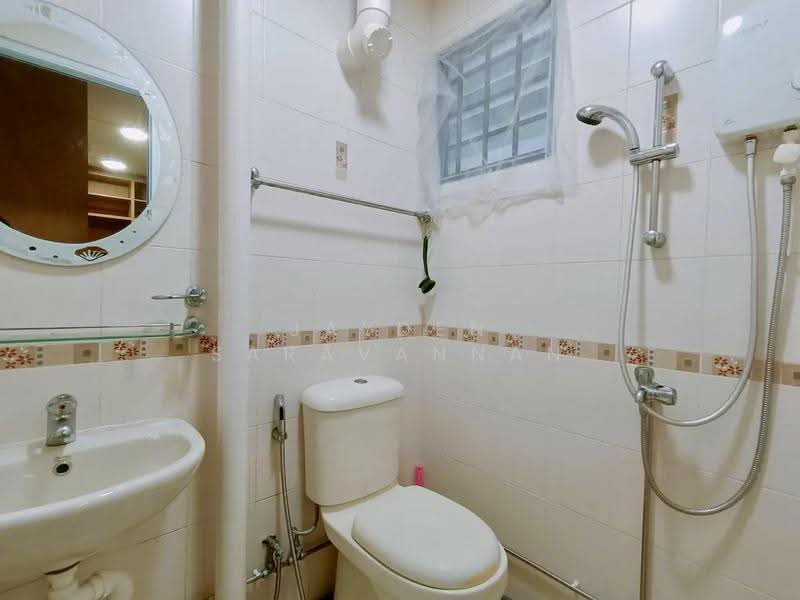 436 Ang Mo Kio Avenue 10, 436 Ang Mo Kio Avenue 10, Ang Mo Kio / Bishan / Thomson, 2 Bedrooms, 990 sqft, HDB Flat For Rent, by Jayden Saravannan, 500298866 - Bathroom - PropertyGuru.com.sg