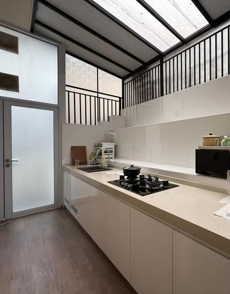 LANDED7772 2.5 storey Corner Terrace @ Sembawang Hills Drive 9_667_7772, Ang Mo Kio / Bishan / Thomson, 6 Bedrooms, 4,200 sqft, Corner Terrace For Sale, by Teresa Tan, 500298882 - PropertyGuru.com.sg
