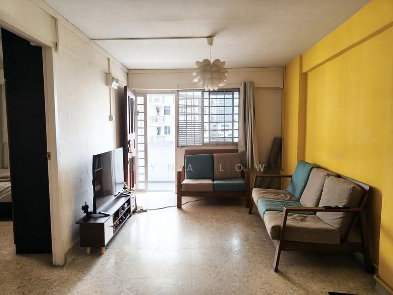 105 Henderson Crescent, 105 Henderson Crescent, Alexandra / Commonwealth, 2 Bedrooms, 699 sqft, HDB Flat For Sale, by Skyna Low, 500298950 - Living Room - PropertyGuru.com.sg