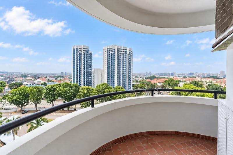 Mandarin Gardens, 7 Siglap Road, East Coast / Marine Parade, 3 Bedrooms, 1,572 sqft, Condominium For Sale, by Daron Ang, 500298999 - Balcony - PropertyGuru.com.sg