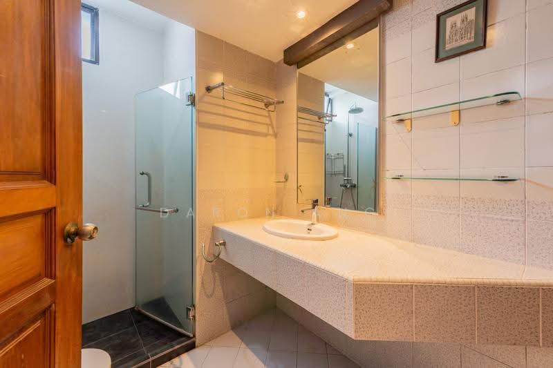Mandarin Gardens, 7 Siglap Road, East Coast / Marine Parade, 3 Bedrooms, 1,572 sqft, Condominium For Sale, by Daron Ang, 500298999 - Bathroom - PropertyGuru.com.sg