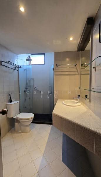 Mandarin Gardens, 7 Siglap Road, East Coast / Marine Parade, 3 Bedrooms, 1,570 sqft, Condominium For Sale, by Josephine Teo, 500299067 - Connecting Bathroom - PropertyGuru.com.sg