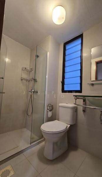 Mandarin Gardens, 7 Siglap Road, East Coast / Marine Parade, 3 Bedrooms, 1,570 sqft, Condominium For Sale, by Josephine Teo, 500299067 - Connecting Bathroom - PropertyGuru.com.sg