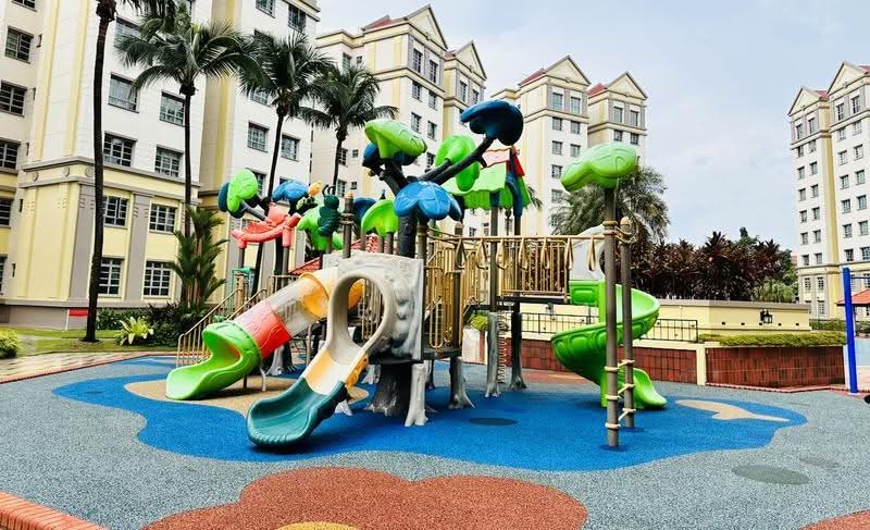 Azalea Park Condo, 2 Flora Road, Changi Airport / Changi Village, 3 Bedrooms, 900 sqft, Condominium For Rent, by Steeve Tan, 500299087 - PropertyGuru.com.sg