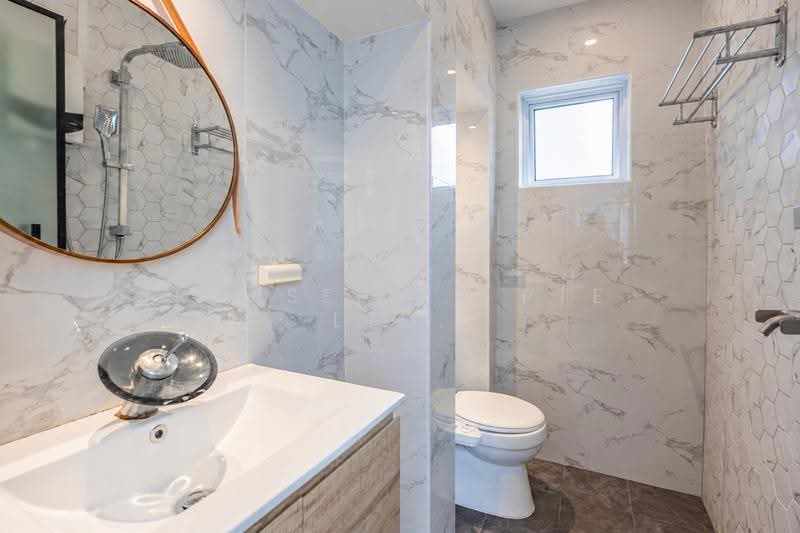 106 Teck Whye Lane, 106 Teck Whye Lane, Dairy Farm / Bukit Panjang / Choa Chu Kang, 2 Bedrooms, 786 sqft, HDB Flat For Sale, by ADNIX LIU, 500299123 - Bathroom - PropertyGuru.com.sg