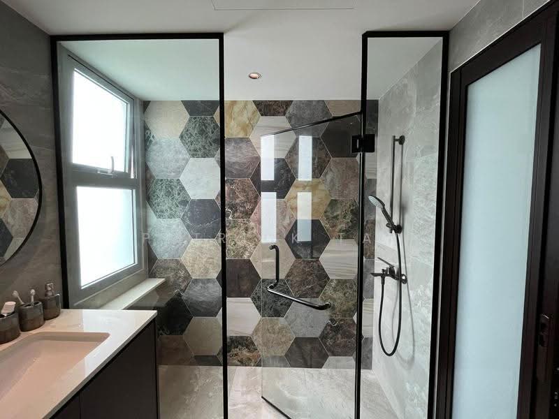 Hillview Regency, 26 Bukit Batok East Avenue 2, Dairy Farm / Bukit Panjang / Choa Chu Kang, 3 Bedrooms, 1,119 sqft, Condominium For Rent, by Patrick Tan, 500299159 - Bathroom - PropertyGuru.com.sg