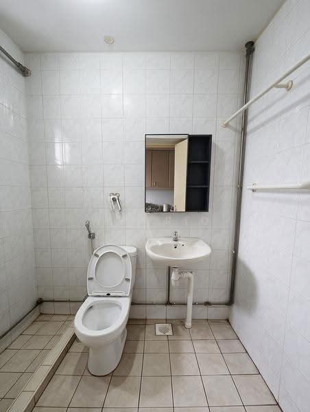 664B Jurong West Street 64, 664B Jurong West Street 64, Boon Lay / Jurong / Tuas, Room Rental, 120 sqft, HDB Flat For Rent, by Winfred Quek, 500299169 - Bathroom - PropertyGuru.com.sg