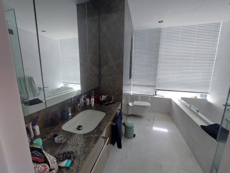 South Beach Residences, 28 South Beach Road, Beach Road / Bugis / Rochor, 2 Bedrooms, 1,292 sqft, Condominium For Sale, by Terri Lee, 500299278 - Bathroom - PropertyGuru.com.sg