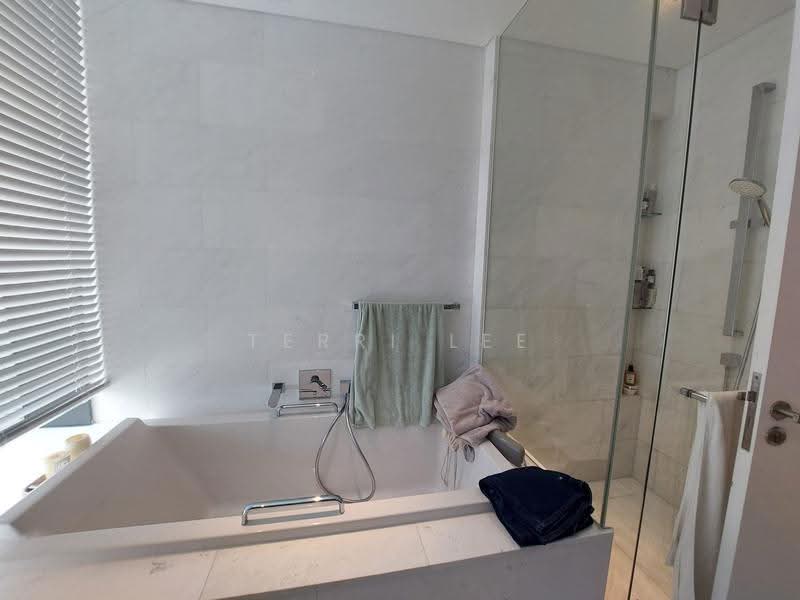 South Beach Residences, 28 South Beach Road, Beach Road / Bugis / Rochor, 2 Bedrooms, 1,292 sqft, Condominium For Sale, by Terri Lee, 500299278 - Bathroom - PropertyGuru.com.sg