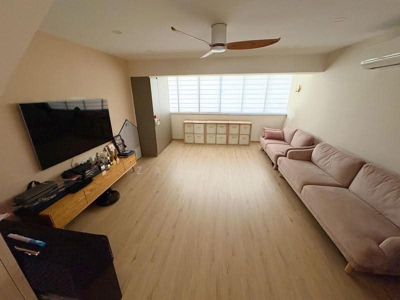 137 Bedok Reservoir Road, 137 Bedok Reservoir Road, Bedok / Upper East Coast, 3 Bedrooms, 1,625 sqft, HDB Flat For Sale, by Zac Teo, 500299296 - Living Room - PropertyGuru.com.sg