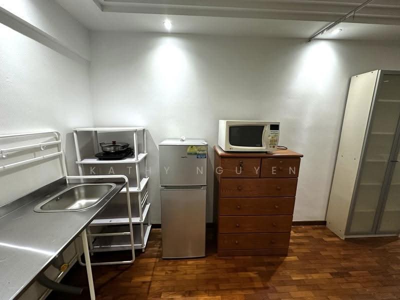 Rare Spacious Studio Apartment on East Coast Road, East Coast Road, East Coast / Marine Parade, Studio, 420 sqft, Apartment For Rent, by Kathy Nguyen, 500299334 - Kitchen - PropertyGuru.com.sg
