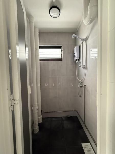 162 Mei Ling Street, 162 Mei Ling Street, Alexandra / Commonwealth, 3 Bedrooms, 710 sqft, HDB Flat For Rent, by Jamie Ng, 500299461 - Bathroom - PropertyGuru.com.sg